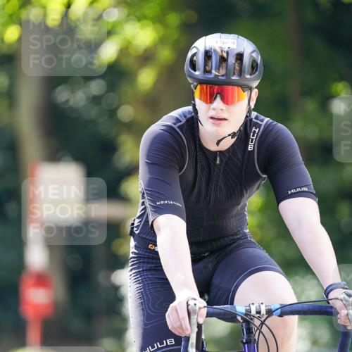 14.09.2025 - Stadtparktriathlon Michael Burmester http://msf.ph/oto/8907502 14.09.2025 13:40:35 Radfahren 1544 meine-sportfotos.de