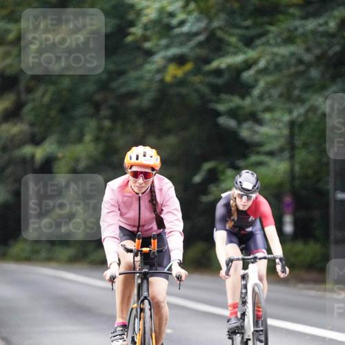 14.09.2025 - Stadtparktriathlon Michael Burmester http://msf.ph/oto/8907535 14.09.2025 09:20:06 Radfahren 333, 368, 423, 438, 503 meine-sportfotos.de
