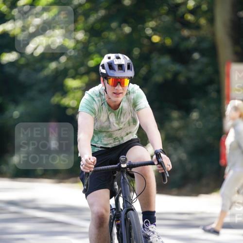 14.09.2025 - Stadtparktriathlon Michael Burmester http://msf.ph/oto/8907576 14.09.2025 13:42:00 Radfahren 1537, 1556, 1557 meine-sportfotos.de