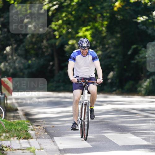 14.09.2025 - Stadtparktriathlon Michael Burmester http://msf.ph/oto/8907590 14.09.2025 13:42:55 Radfahren 1475 meine-sportfotos.de