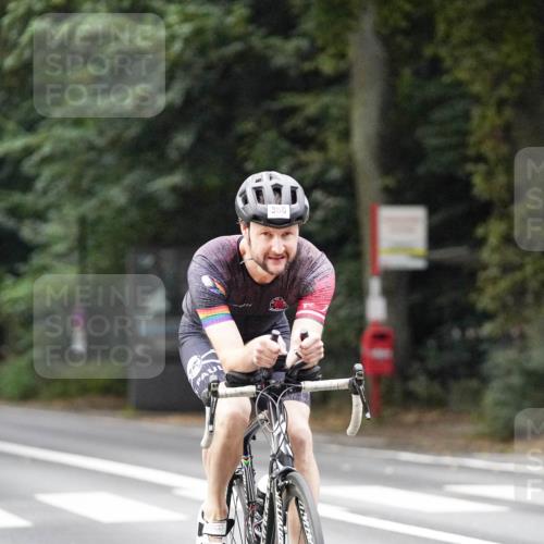 14.09.2025 - Stadtparktriathlon Michael Burmester http://msf.ph/oto/8907622 14.09.2025 09:20:41 Radfahren 327, 346, 377, 386, 448 meine-sportfotos.de