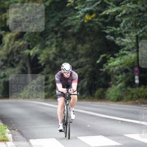 14.09.2025 - Stadtparktriathlon Michael Burmester http://msf.ph/oto/8907624 14.09.2025 09:20:46 Radfahren 327, 386, 448 meine-sportfotos.de