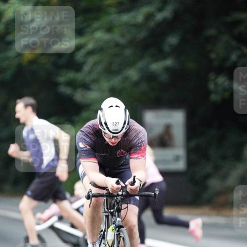 14.09.2025 - Stadtparktriathlon Michael Burmester http://msf.ph/oto/8907626 14.09.2025 09:20:47 Radfahren 327, 386 meine-sportfotos.de