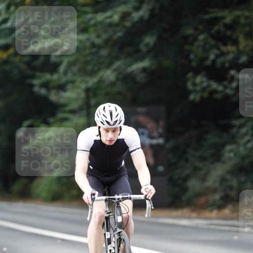 14.09.2025 - Stadtparktriathlon Michael Burmester http://msf.ph/oto/8907740 14.09.2025 09:21:58 Radfahren 354, 357, 410, 451, 458 meine-sportfotos.de