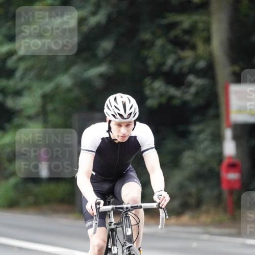14.09.2025 - Stadtparktriathlon Michael Burmester http://msf.ph/oto/8907744 14.09.2025 09:21:59 Radfahren 354, 357, 410, 451, 458 meine-sportfotos.de