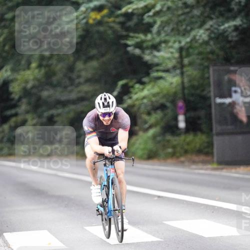 14.09.2025 - Stadtparktriathlon Michael Burmester http://msf.ph/oto/8907746 14.09.2025 09:21:59 Radfahren 354, 357, 410, 451, 458 meine-sportfotos.de