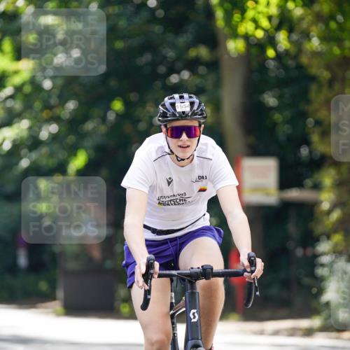 14.09.2025 - Stadtparktriathlon Michael Burmester http://msf.ph/oto/8907859 14.09.2025 13:46:40 Radfahren 1554 meine-sportfotos.de