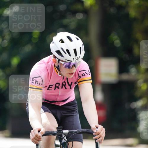14.09.2025 - Stadtparktriathlon Michael Burmester http://msf.ph/oto/8907907 14.09.2025 13:49:01 Radfahren 1556 meine-sportfotos.de