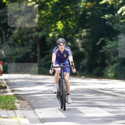 14.09.2025 - Stadtparktriathlon Michael Burmester http://msf.ph/oto/8907911 14.09.2025 13:49:22 Radfahren 1559 meine-sportfotos.de