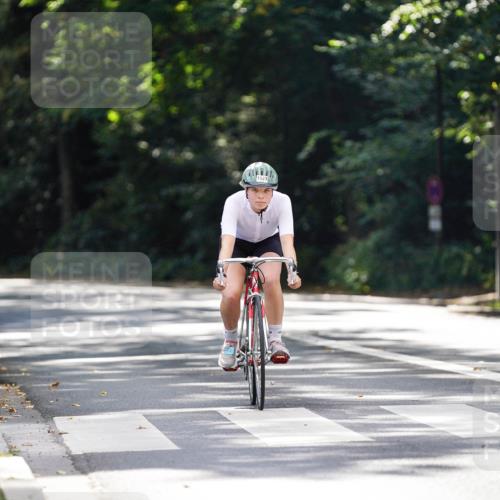 14.09.2025 - Stadtparktriathlon Michael Burmester http://msf.ph/oto/8907917 14.09.2025 13:49:37 Radfahren 1523 meine-sportfotos.de