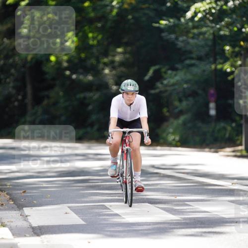 14.09.2025 - Stadtparktriathlon Michael Burmester http://msf.ph/oto/8907919 14.09.2025 13:49:37 Radfahren 1523 meine-sportfotos.de