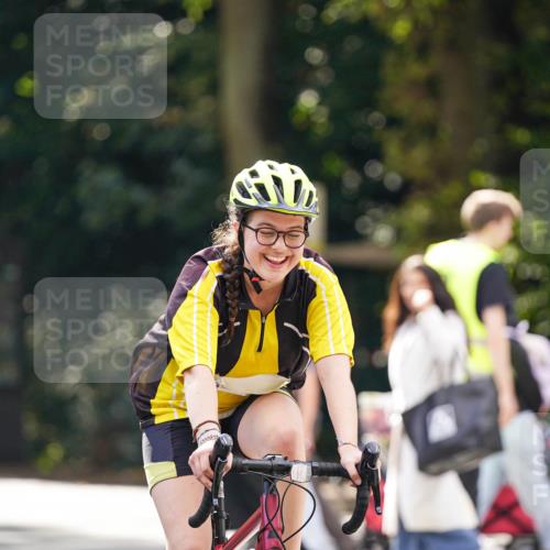 14.09.2025 - Stadtparktriathlon Michael Burmester http://msf.ph/oto/8907941 14.09.2025 13:50:57 Radfahren 1535 meine-sportfotos.de