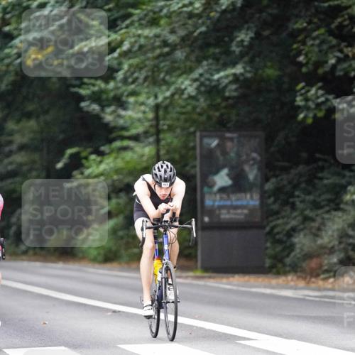 14.09.2025 - Stadtparktriathlon Michael Burmester http://msf.ph/oto/8907986 14.09.2025 09:24:39 Radfahren 321, 378, 405 meine-sportfotos.de