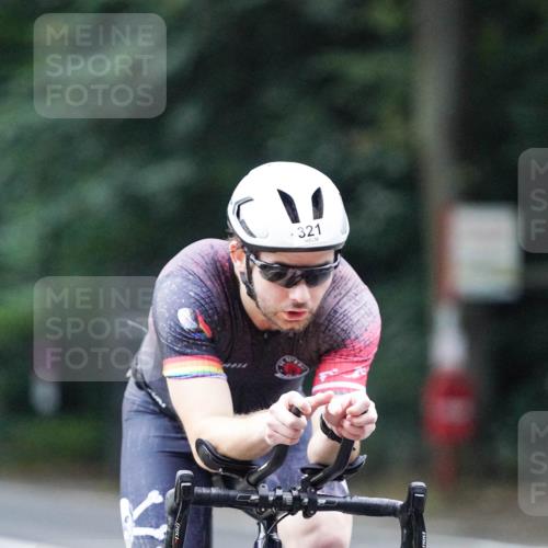 14.09.2025 - Stadtparktriathlon Michael Burmester http://msf.ph/oto/8907990 14.09.2025 09:24:41 Radfahren 321, 378, 405 meine-sportfotos.de