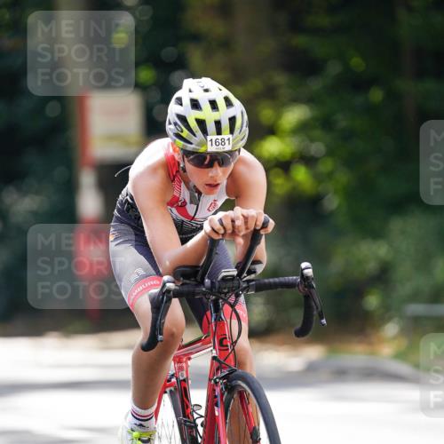 14.09.2025 - Stadtparktriathlon Michael Burmester http://msf.ph/oto/8908004 14.09.2025 13:52:27 Radfahren 1661, 1681 meine-sportfotos.de