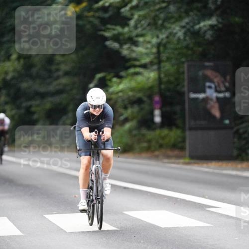 14.09.2025 - Stadtparktriathlon Michael Burmester http://msf.ph/oto/8908007 14.09.2025 09:25:13 Radfahren 397, 468, 493, 502 meine-sportfotos.de