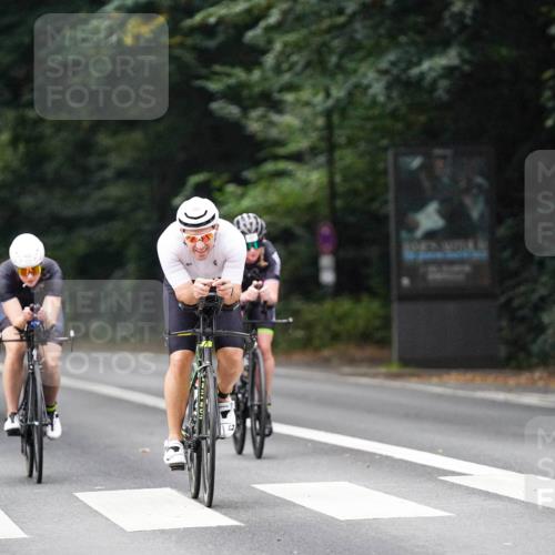 14.09.2025 - Stadtparktriathlon Michael Burmester http://msf.ph/oto/8908013 14.09.2025 09:25:17 Radfahren 322, 397, 468, 493, 502 meine-sportfotos.de