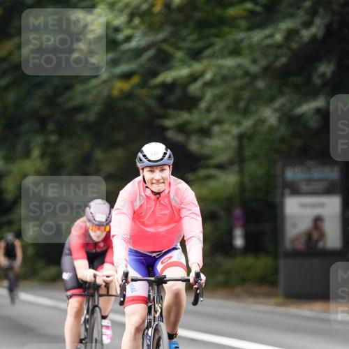 14.09.2025 - Stadtparktriathlon Michael Burmester http://msf.ph/oto/8908105 14.09.2025 09:26:18 Radfahren 320, 415, 443, 447, 464, 486, 495 meine-sportfotos.de
