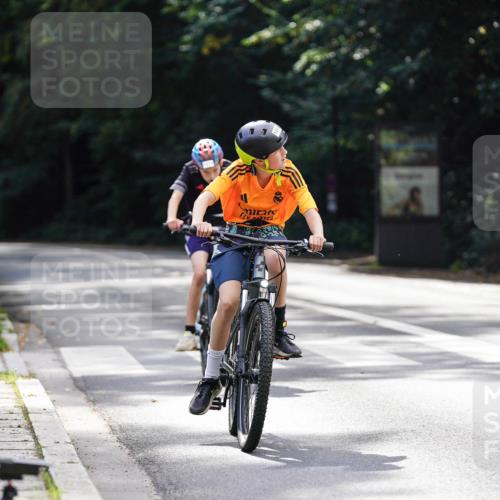 14.09.2025 - Stadtparktriathlon Michael Burmester http://msf.ph/oto/8908180 14.09.2025 13:55:14 Radfahren 1675, 1676, 1689 meine-sportfotos.de