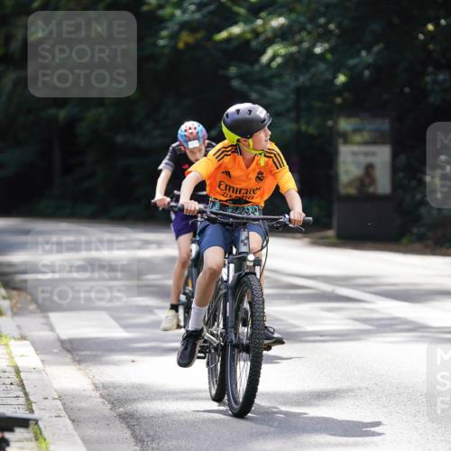 14.09.2025 - Stadtparktriathlon Michael Burmester http://msf.ph/oto/8908182 14.09.2025 13:55:14 Radfahren 1675, 1676, 1689 meine-sportfotos.de