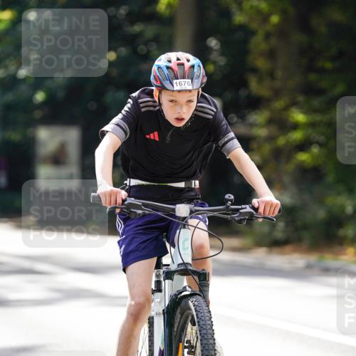 14.09.2025 - Stadtparktriathlon Michael Burmester http://msf.ph/oto/8908188 14.09.2025 13:55:16 Radfahren 1675, 1676, 1689 meine-sportfotos.de