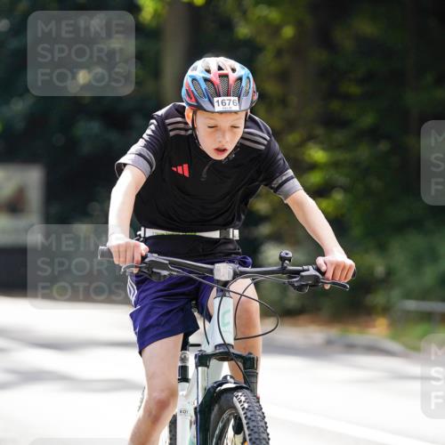 14.09.2025 - Stadtparktriathlon Michael Burmester http://msf.ph/oto/8908190 14.09.2025 13:55:16 Radfahren 1675, 1676, 1689 meine-sportfotos.de