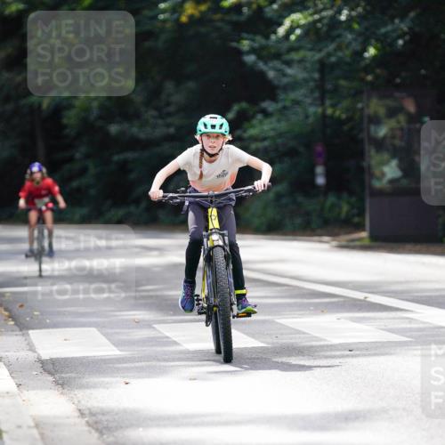 14.09.2025 - Stadtparktriathlon Michael Burmester http://msf.ph/oto/8908207 14.09.2025 13:55:55 Radfahren 1572, 1635, 1674 meine-sportfotos.de