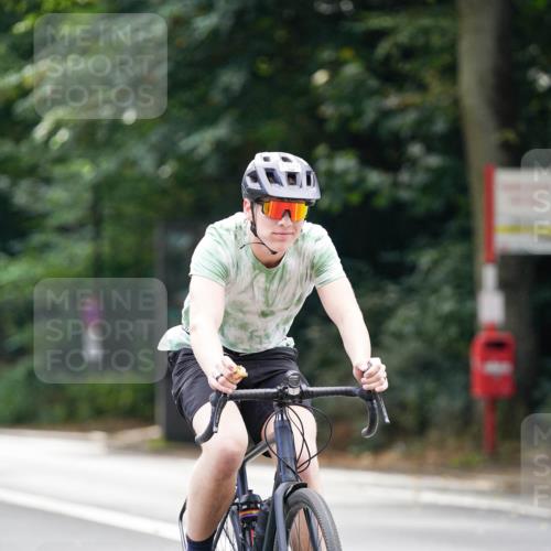 14.09.2025 - Stadtparktriathlon Michael Burmester http://msf.ph/oto/8908295 14.09.2025 14:00:57 Radfahren 1557 meine-sportfotos.de