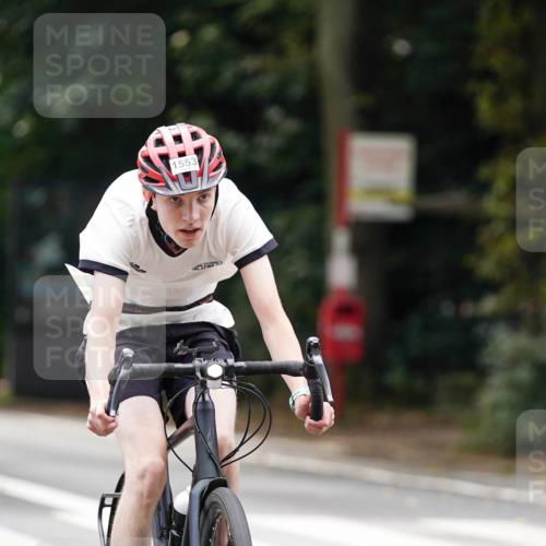 14.09.2025 - Stadtparktriathlon Michael Burmester http://msf.ph/oto/8908299 14.09.2025 14:01:42 Radfahren 1553 meine-sportfotos.de