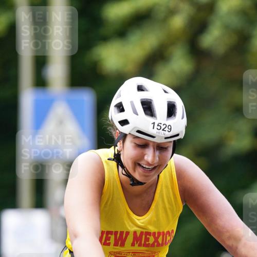 14.09.2025 - Stadtparktriathlon Michael Burmester http://msf.ph/oto/8908301 14.09.2025 14:04:34 Radfahren 1529 meine-sportfotos.de