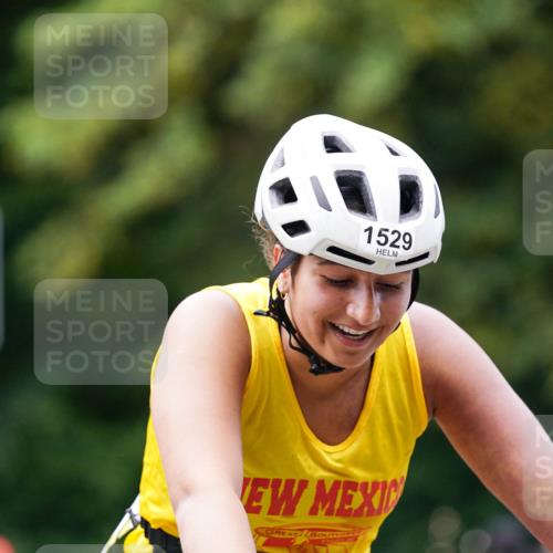 14.09.2025 - Stadtparktriathlon Michael Burmester http://msf.ph/oto/8908303 14.09.2025 14:04:34 Radfahren 1529 meine-sportfotos.de