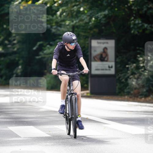 14.09.2025 - Stadtparktriathlon Michael Burmester http://msf.ph/oto/8908306 14.09.2025 14:05:30 Radfahren 1549 meine-sportfotos.de