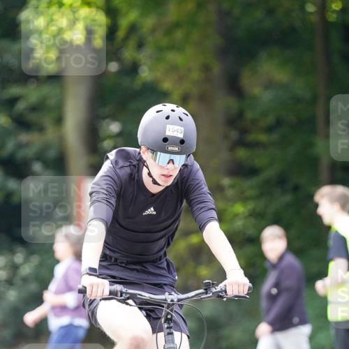 14.09.2025 - Stadtparktriathlon Michael Burmester http://msf.ph/oto/8908310 14.09.2025 14:05:31 Radfahren 1549 meine-sportfotos.de