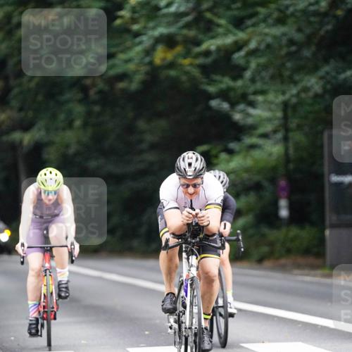 14.09.2025 - Stadtparktriathlon Michael Burmester http://msf.ph/oto/8908472 14.09.2025 09:35:37 Radfahren 410, 467, 498 meine-sportfotos.de