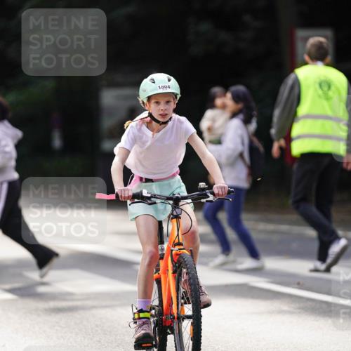 14.09.2025 - Stadtparktriathlon Michael Burmester http://msf.ph/oto/8908581 14.09.2025 14:26:25 Radfahren 1696, 1698, 1699, 1722, 1744, 1751, 1754, 1804, 1865 meine-sportfotos.de