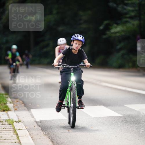 14.09.2025 - Stadtparktriathlon Michael Burmester http://msf.ph/oto/8908601 14.09.2025 14:26:37 Radfahren 1721, 1726, 1748, 1751, 1779 meine-sportfotos.de