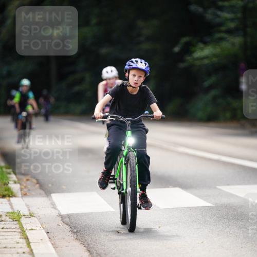 14.09.2025 - Stadtparktriathlon Michael Burmester http://msf.ph/oto/8908603 14.09.2025 14:26:37 Radfahren 1721, 1726, 1748, 1751, 1779 meine-sportfotos.de