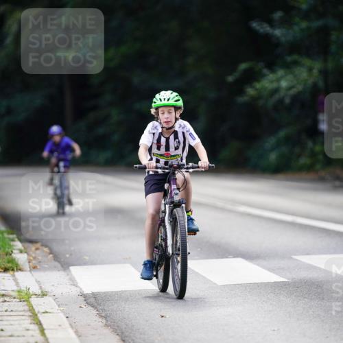 14.09.2025 - Stadtparktriathlon Michael Burmester http://msf.ph/oto/8908646 14.09.2025 14:27:02 Radfahren 1713, 1714 meine-sportfotos.de