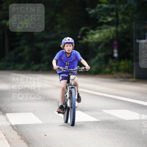 14.09.2025 - Stadtparktriathlon Michael Burmester http://msf.ph/oto/8908652 14.09.2025 14:27:06 Radfahren 1713, 1714 meine-sportfotos.de
