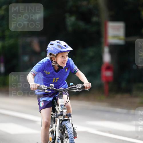 14.09.2025 - Stadtparktriathlon Michael Burmester http://msf.ph/oto/8908657 14.09.2025 14:27:08 Radfahren 1713, 1714 meine-sportfotos.de