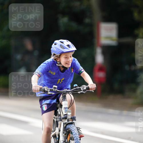 14.09.2025 - Stadtparktriathlon Michael Burmester http://msf.ph/oto/8908659 14.09.2025 14:27:08 Radfahren 1713, 1714 meine-sportfotos.de