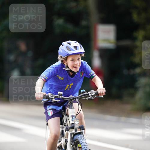 14.09.2025 - Stadtparktriathlon Michael Burmester http://msf.ph/oto/8908661 14.09.2025 14:27:08 Radfahren 1713, 1714 meine-sportfotos.de