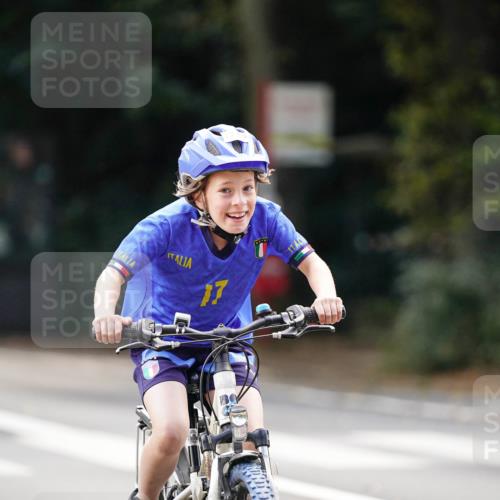14.09.2025 - Stadtparktriathlon Michael Burmester http://msf.ph/oto/8908663 14.09.2025 14:27:08 Radfahren 1713, 1714 meine-sportfotos.de