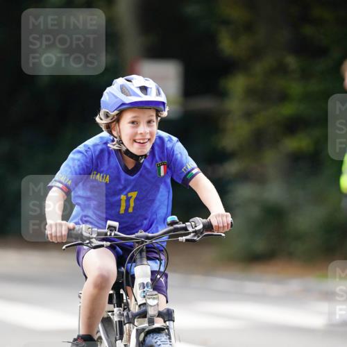 14.09.2025 - Stadtparktriathlon Michael Burmester http://msf.ph/oto/8908665 14.09.2025 14:27:08 Radfahren 1713, 1714 meine-sportfotos.de