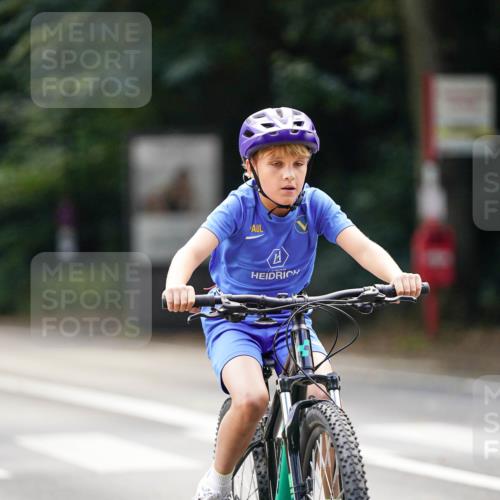 14.09.2025 - Stadtparktriathlon Michael Burmester http://msf.ph/oto/8908672 14.09.2025 14:27:18 Radfahren 1712, 1749 meine-sportfotos.de