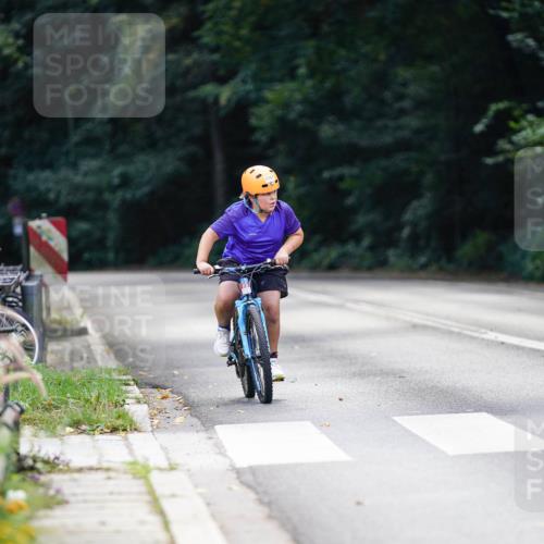 14.09.2025 - Stadtparktriathlon Michael Burmester http://msf.ph/oto/8908682 14.09.2025 14:27:29 Radfahren 1712, 1787 meine-sportfotos.de