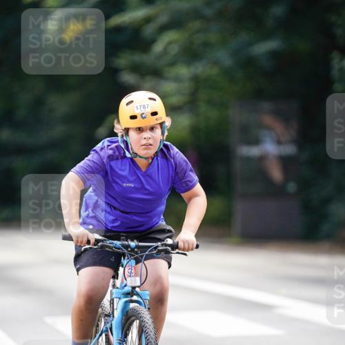 14.09.2025 - Stadtparktriathlon Michael Burmester http://msf.ph/oto/8908687 14.09.2025 14:27:32 Radfahren 1712, 1787 meine-sportfotos.de