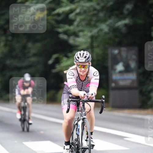 14.09.2025 - Stadtparktriathlon Michael Burmester http://msf.ph/oto/8908748 14.09.2025 09:42:17 Radfahren 415, 438, 460, 462, 479, 497 meine-sportfotos.de