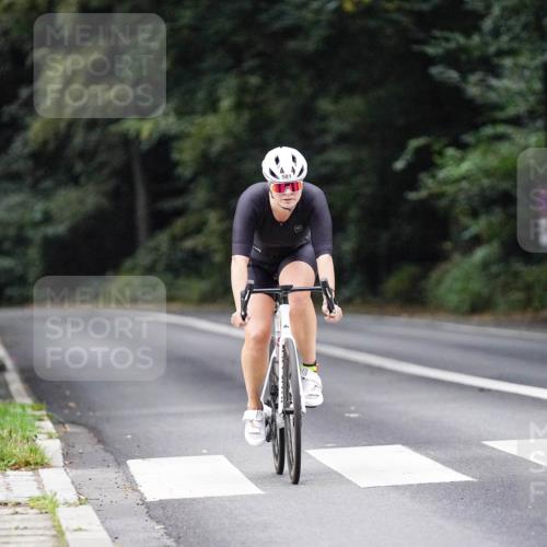 14.09.2025 - Stadtparktriathlon Michael Burmester http://msf.ph/oto/8908795 14.09.2025 09:44:05 Radfahren 484, 501 meine-sportfotos.de