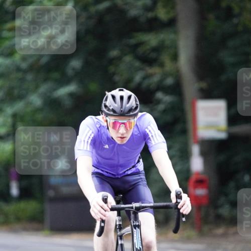 14.09.2025 - Stadtparktriathlon Michael Burmester http://msf.ph/oto/8908931 14.09.2025 09:51:34 Radfahren 512, 533, 570 meine-sportfotos.de